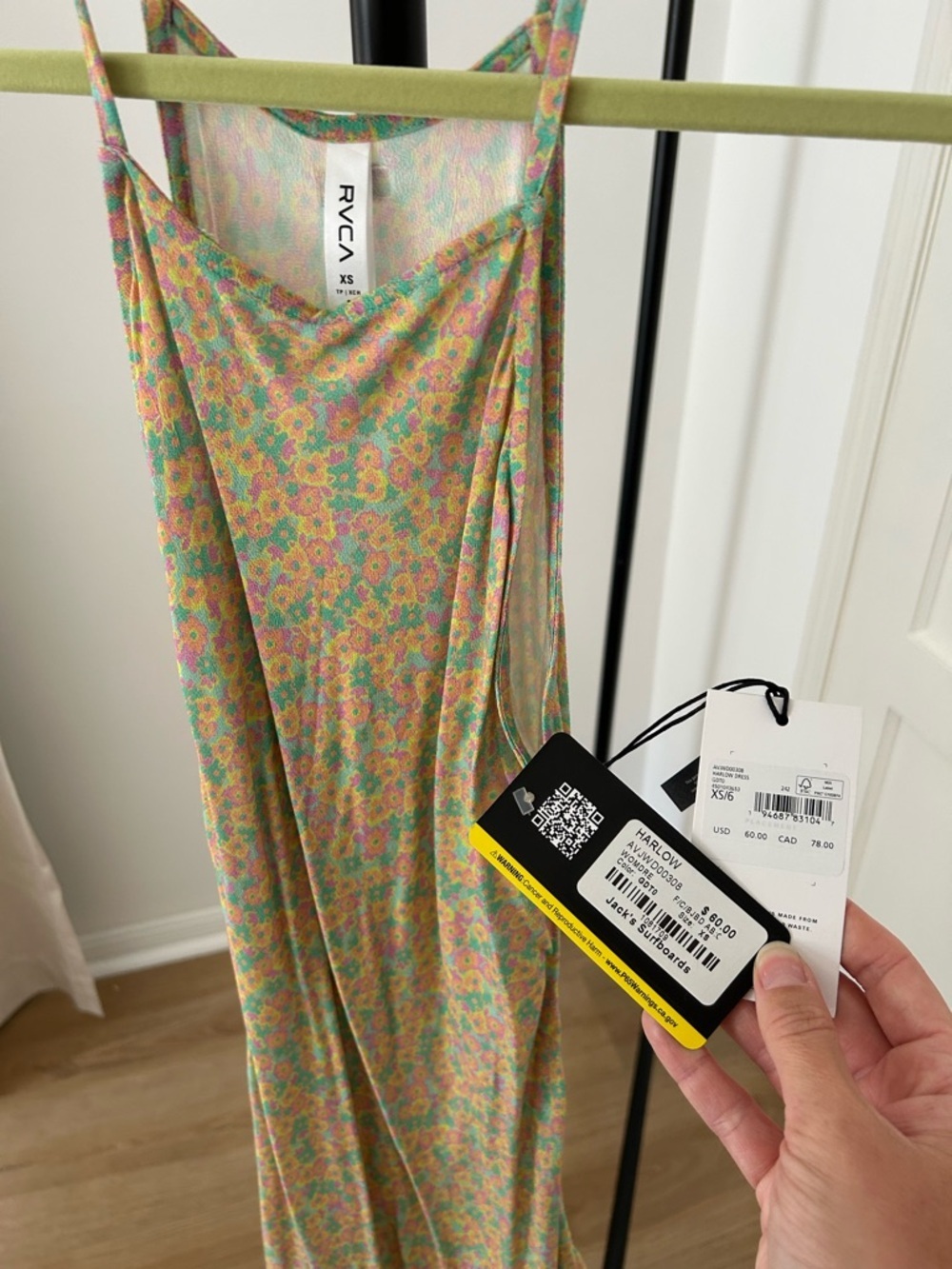 NWT RVCA Dress. Size XS. PTP 16” with stretch - Picture 6 of 8